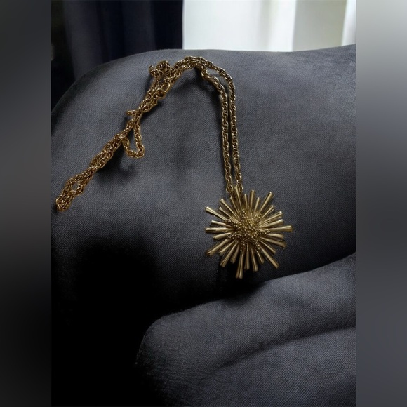 Monet Jewelry - Vintage Monet Gold Starburst Pendant Necklace